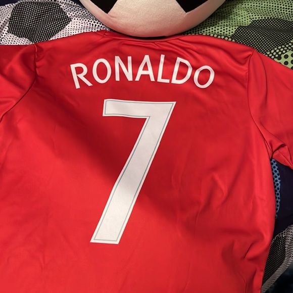 CRISTIANO RONALDO TEE……$30 BOYS SIZE SMALL - Picture 3 of 5